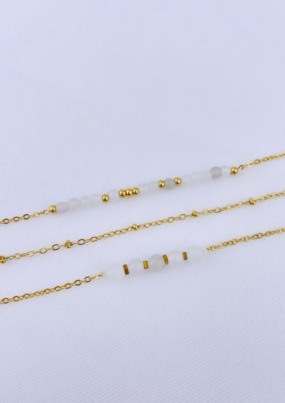 PURITY - Ensemble de bracelets dorés et pierres naturelles blanches (Jade Blanche)