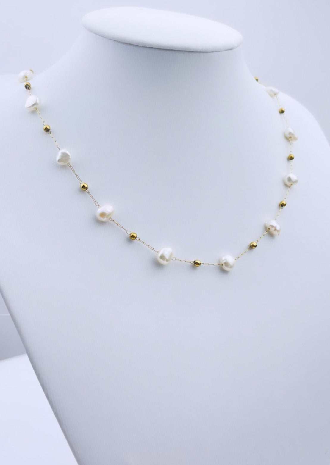 DELICATE - Collier doré en perles naturelles