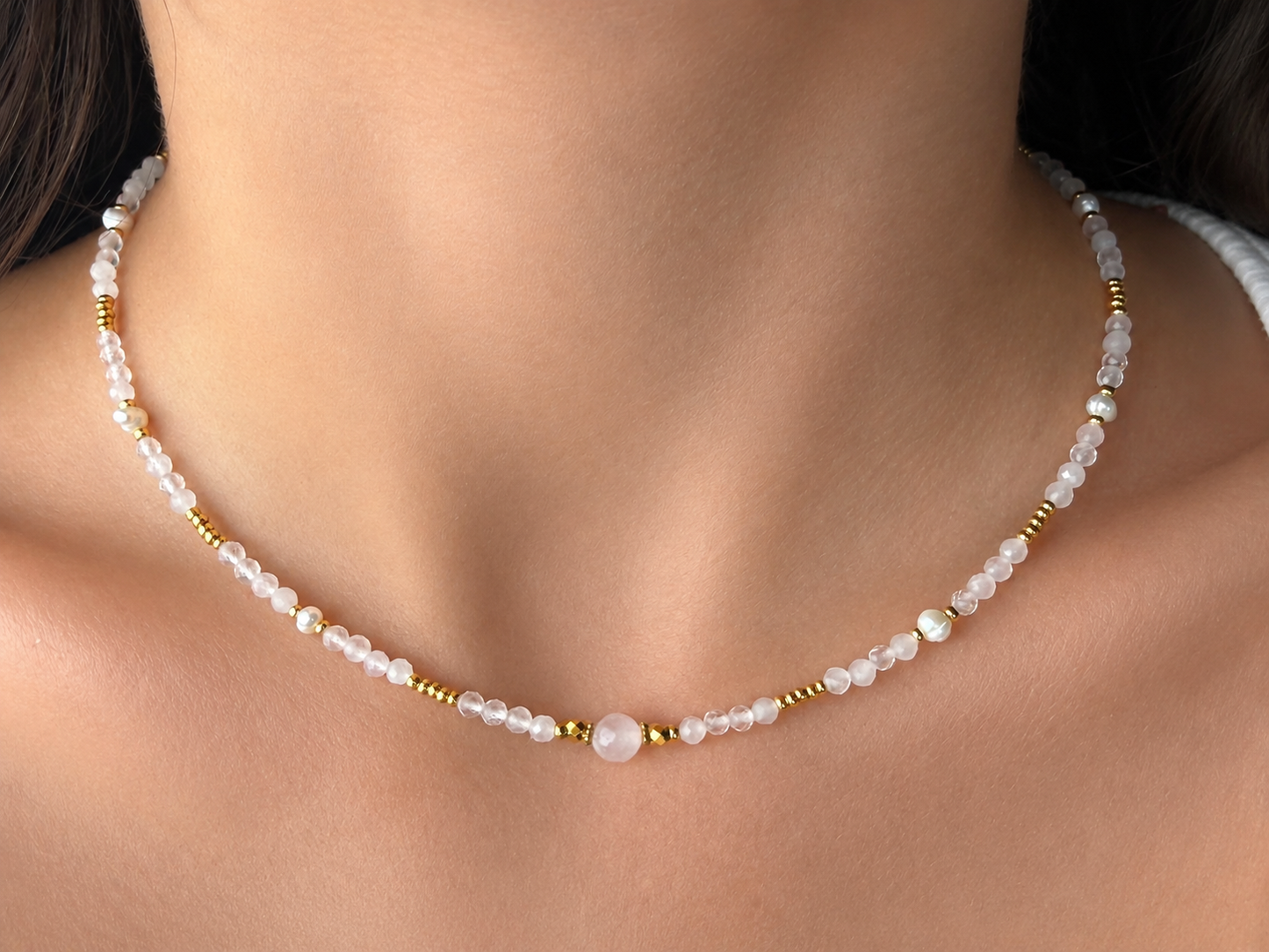 AYA - Collier ras du cou doré quartz rose et perle d’eau douce