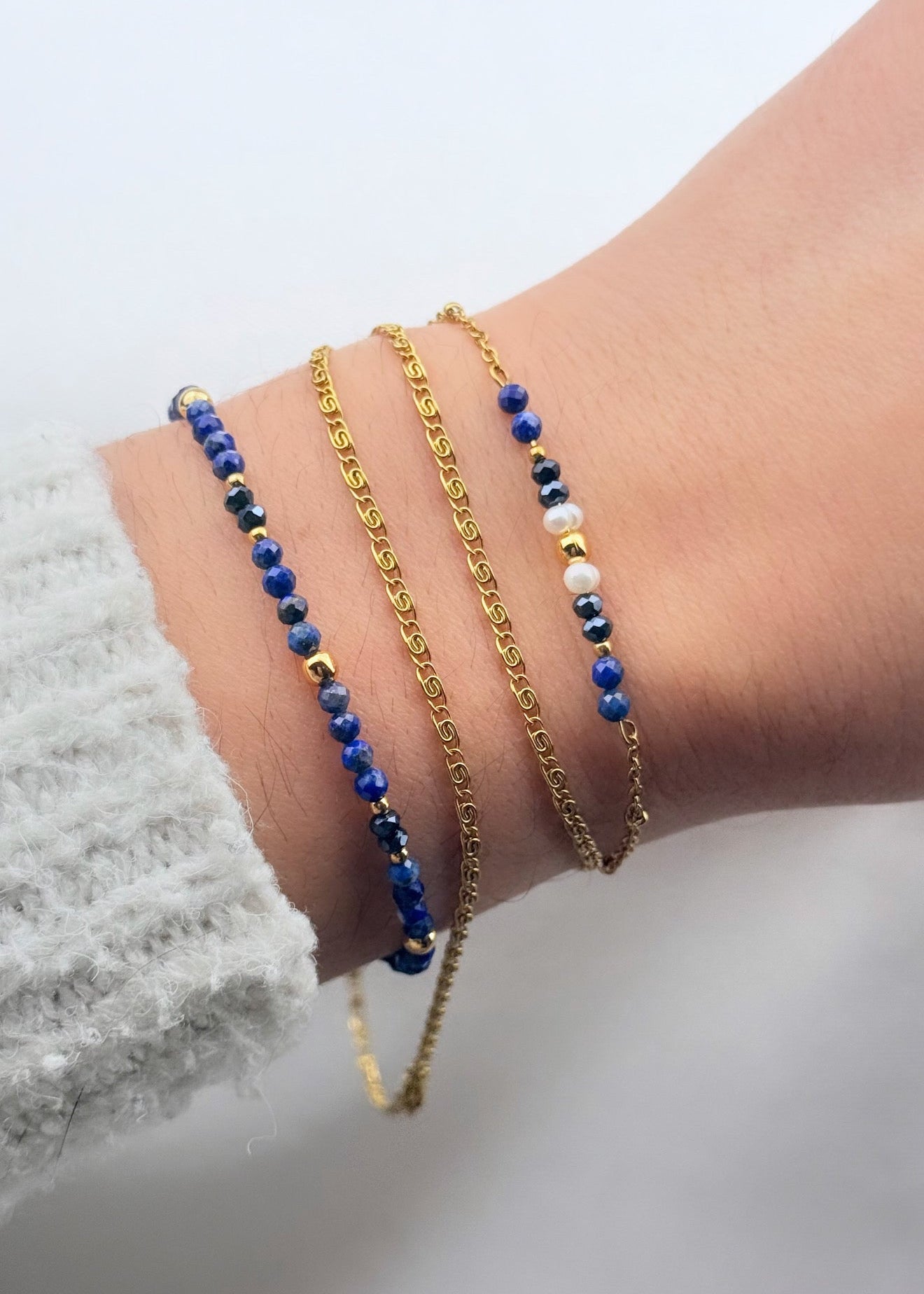 bijoux femme lapis-lazuli, bijoux fin et élégant femme - bijoux cadeau - cadeau pas cher - cadeau femme pas cher - bracelet en pierre naturelle lapis lazuli femme - bracelet lapis-lazuli et perles naturelles - bracelet lapis lazuli et acier inoxydable femme
