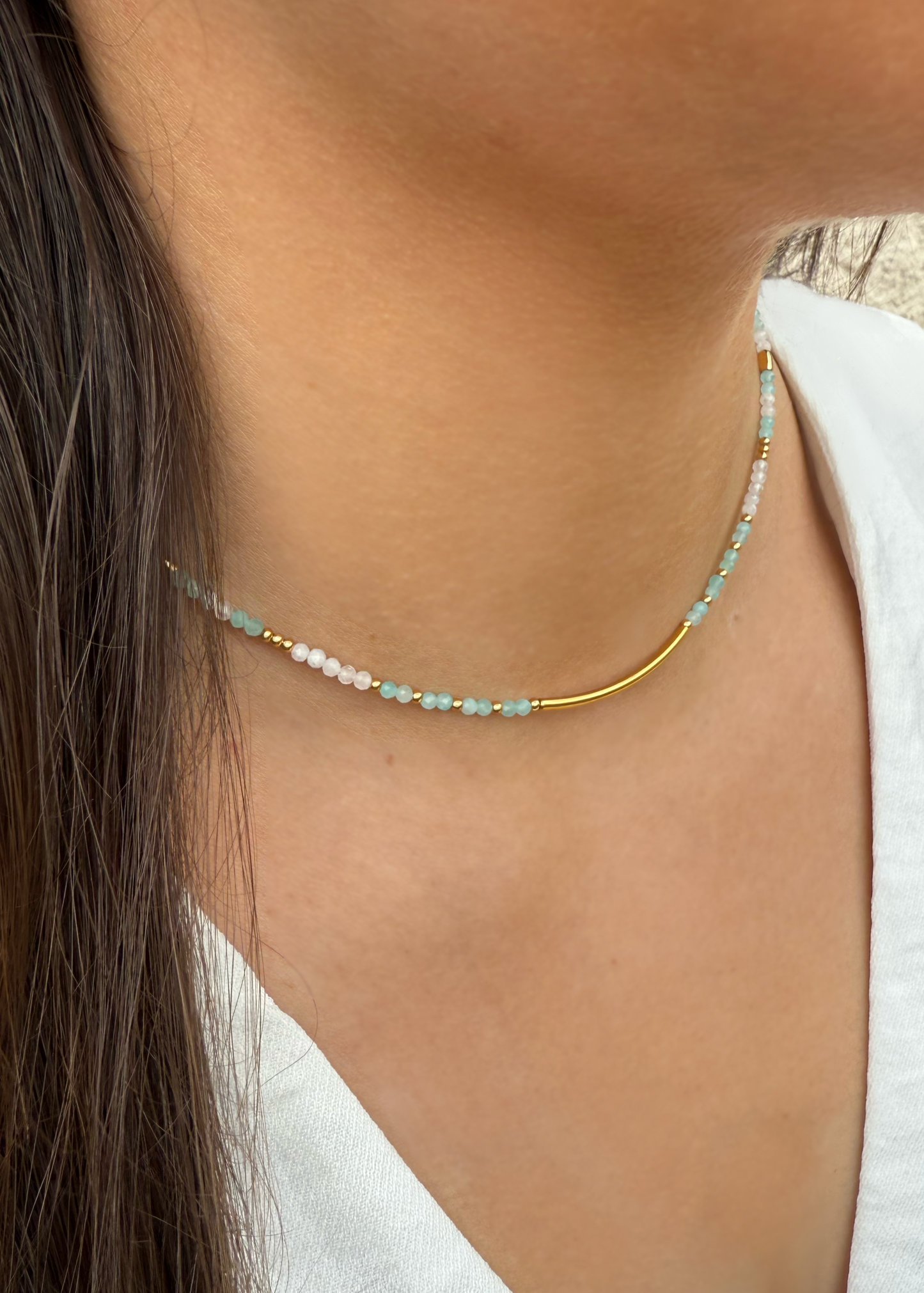 CARLA - Gold choker necklace with natural stones