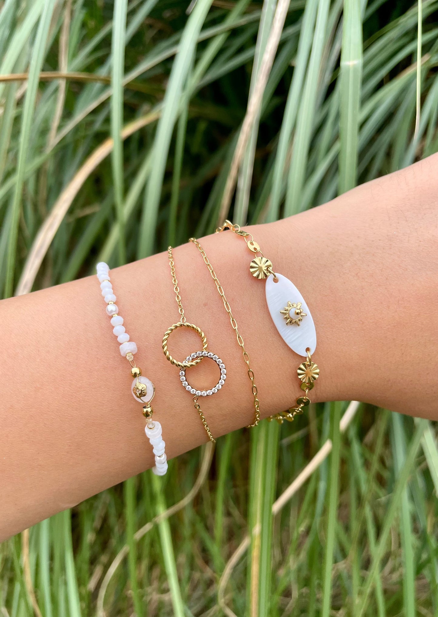 ESTELLA - Ensemble de 3 bracelets dorés, pierres naturelles et nacre