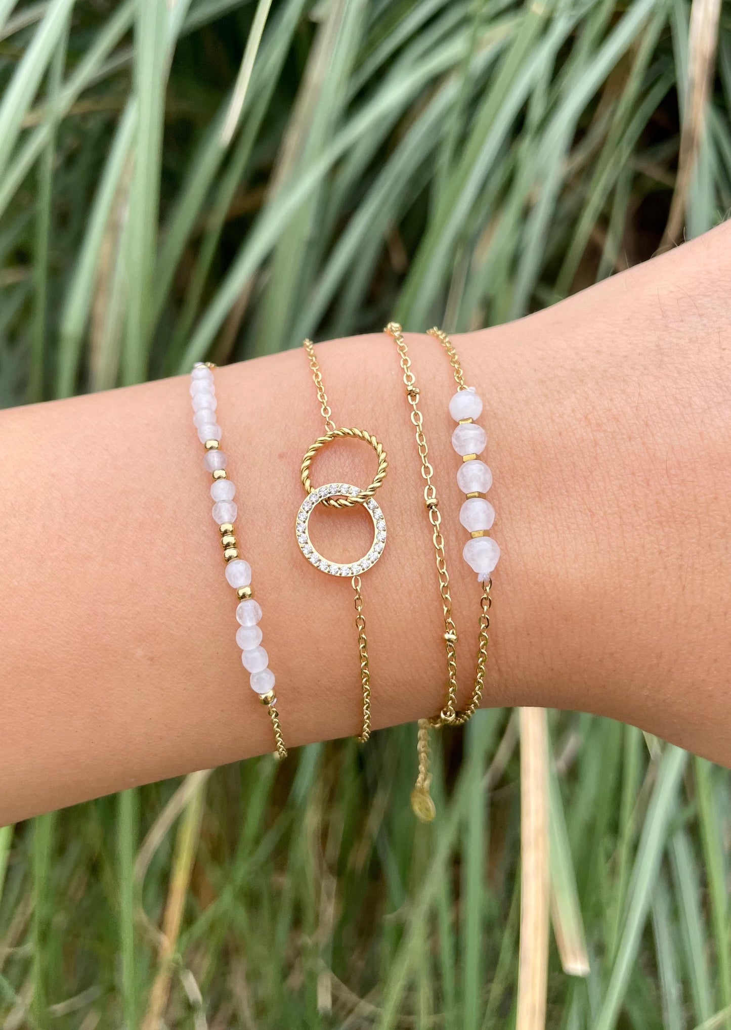PURITY - Ensemble de bracelets dorés et pierres naturelles blanches