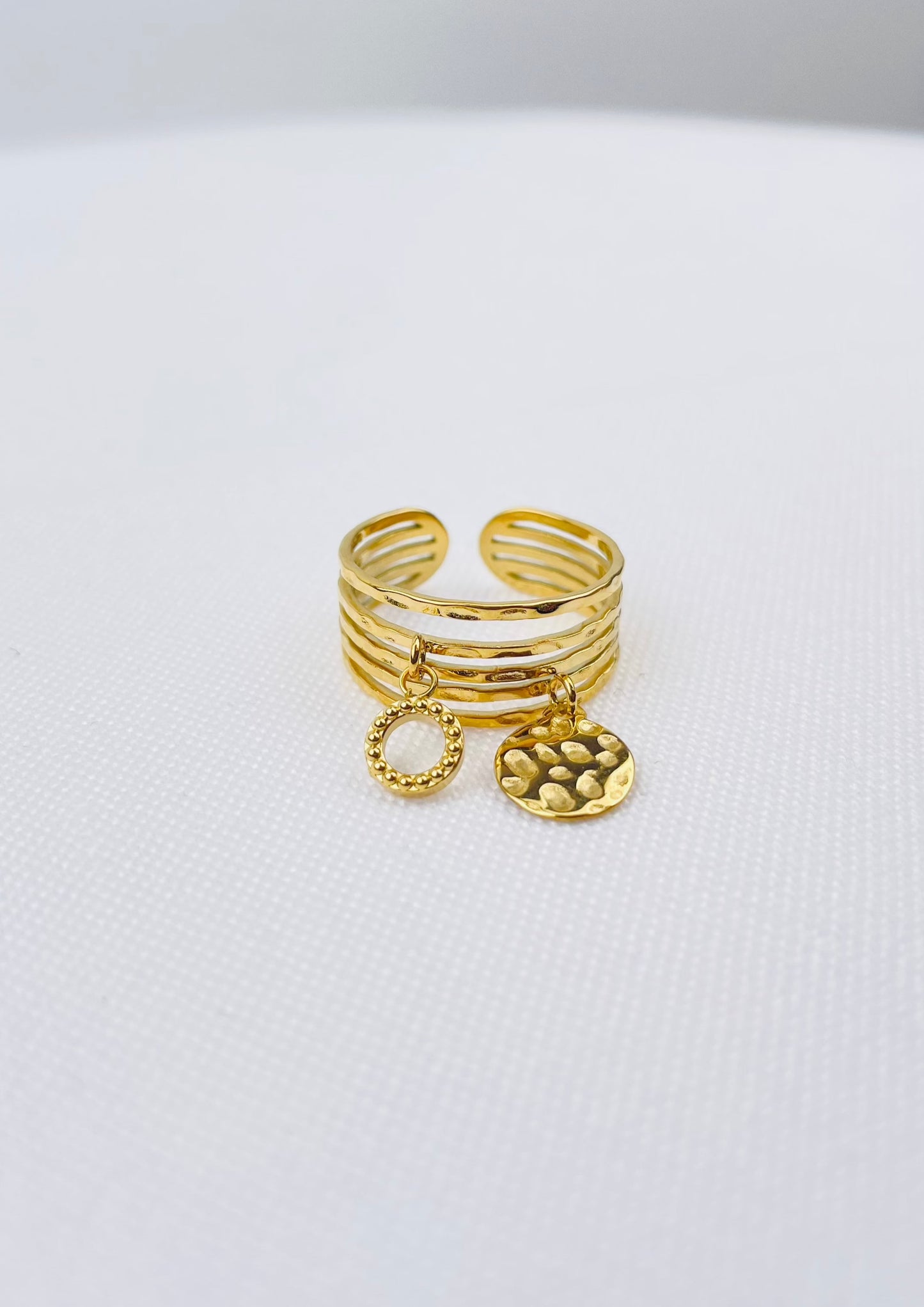 SILA - Bague dorée avec breloques