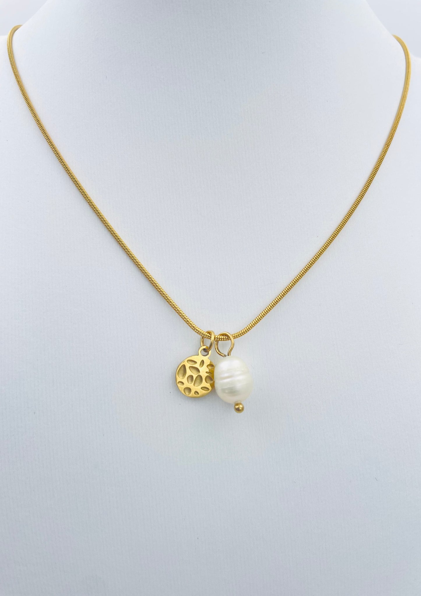 PERLE - Collier doré et ses 2 pendentifs