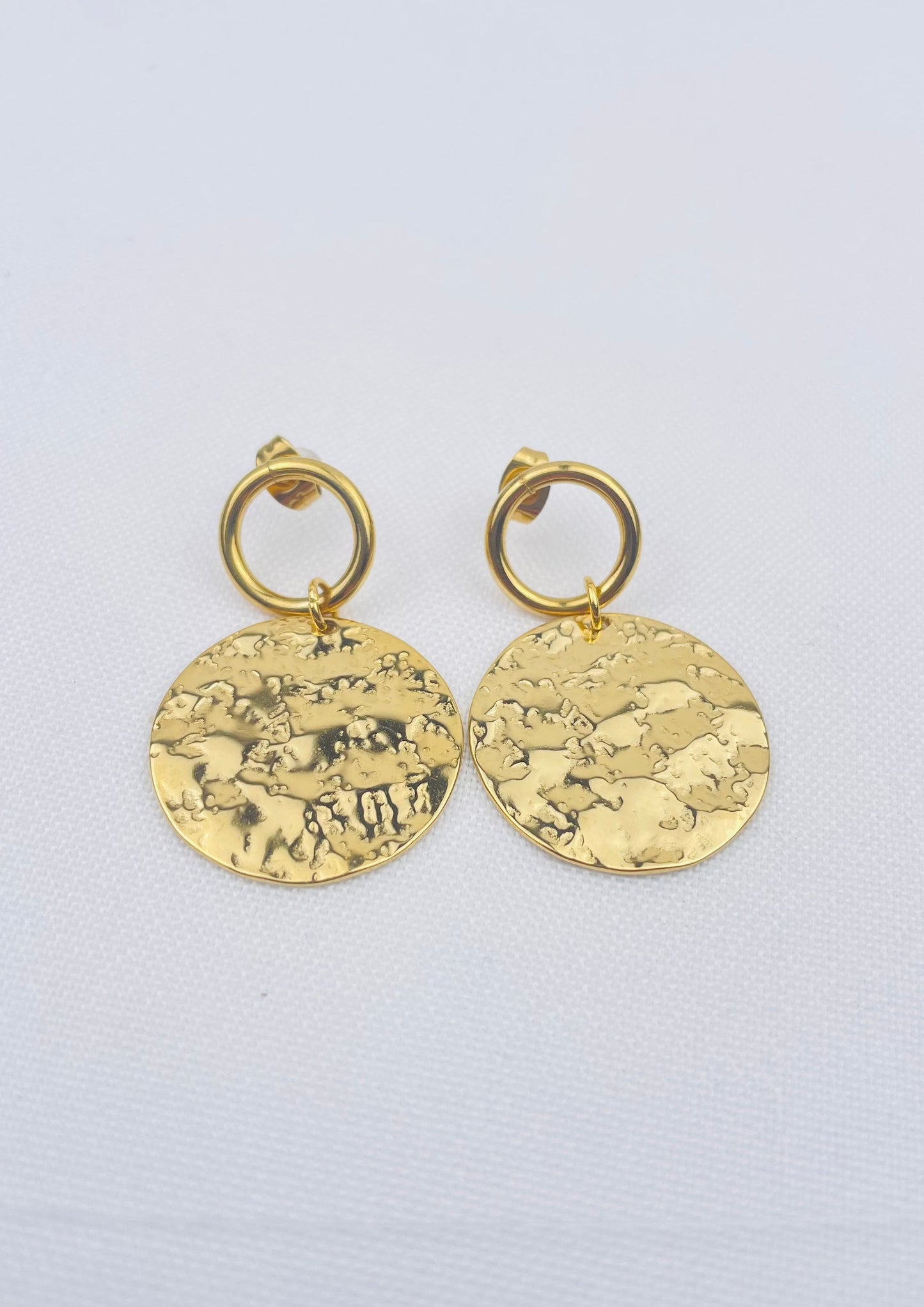 TINA - Boucles d'oreilles dorées rondes martelées