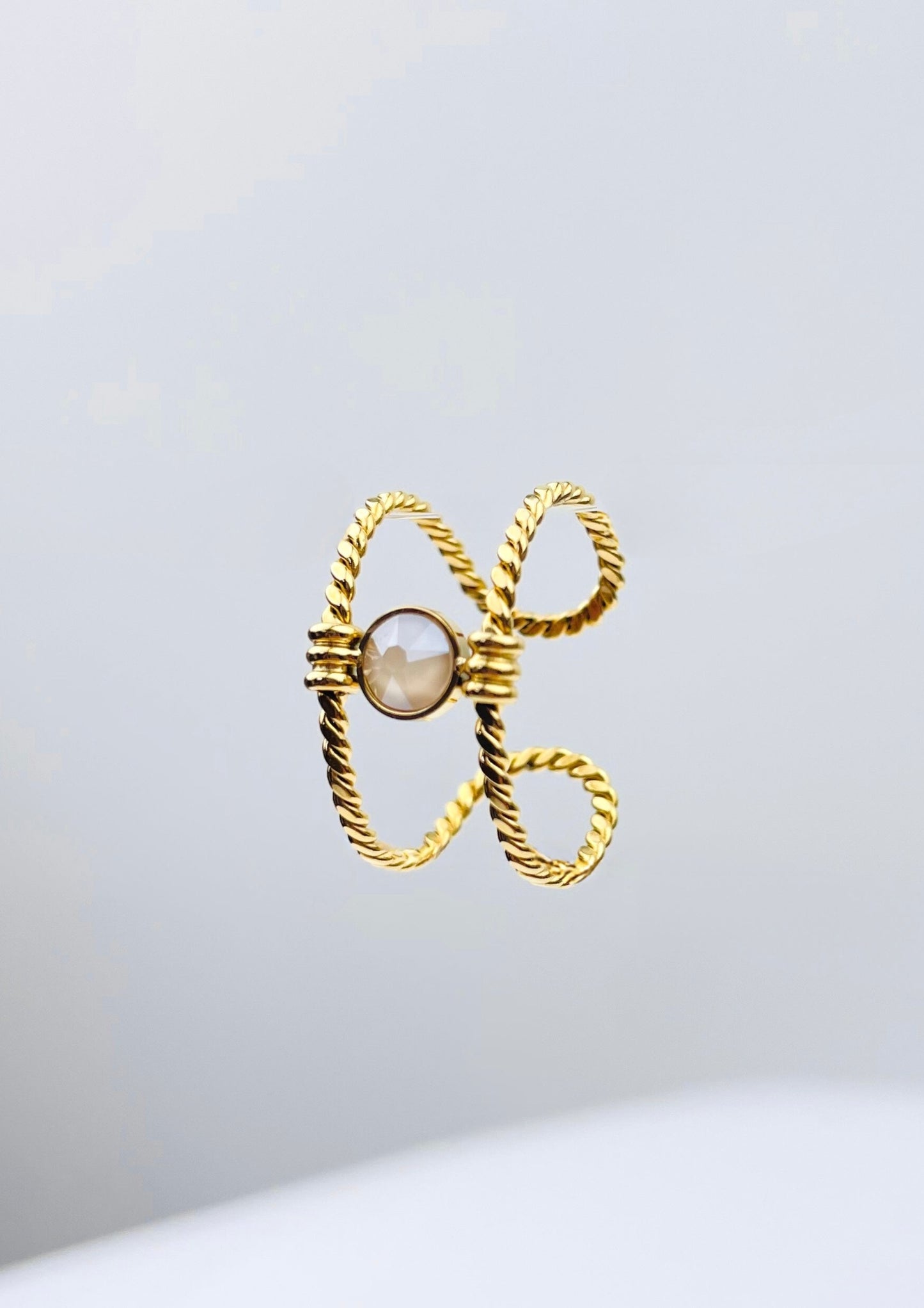 JOE - Bague dorée surmontée d'un cristal