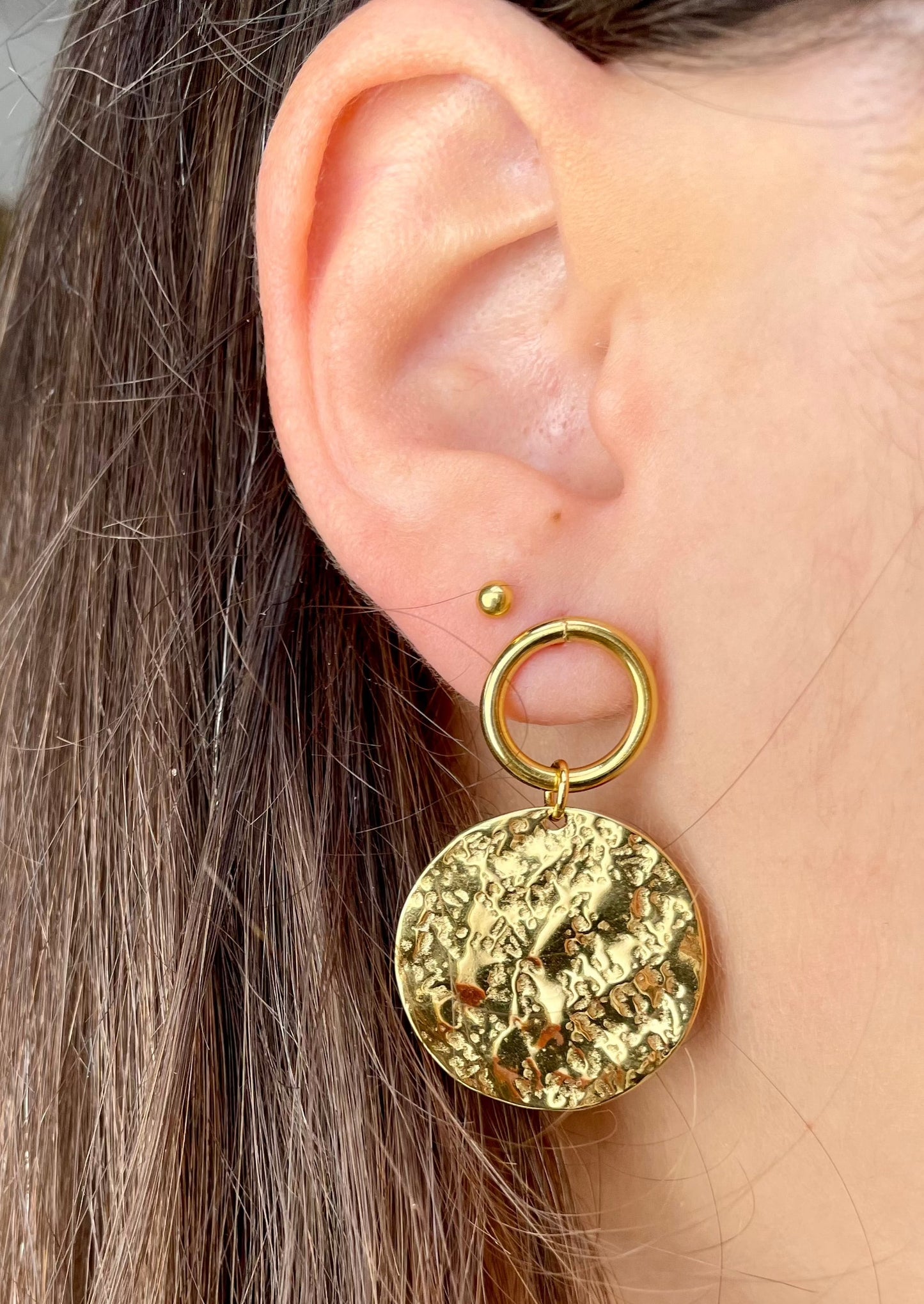 TINA - Boucles d'oreilles dorées rondes martelées