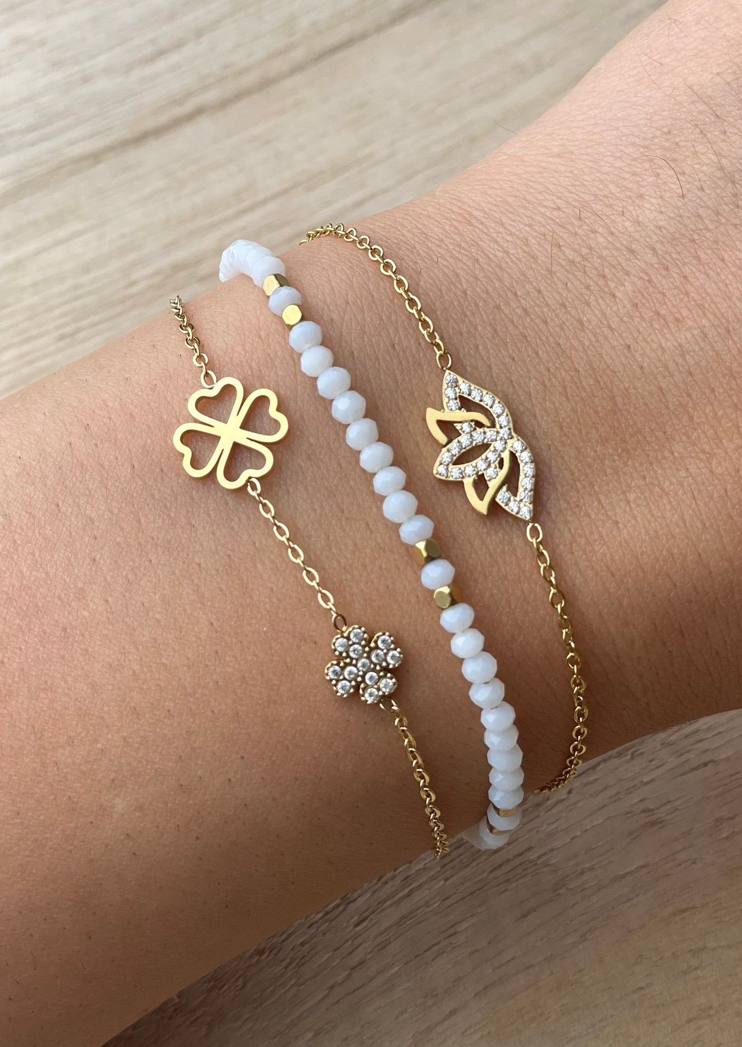 PUR - Bracelet en perles dorées et Quartz