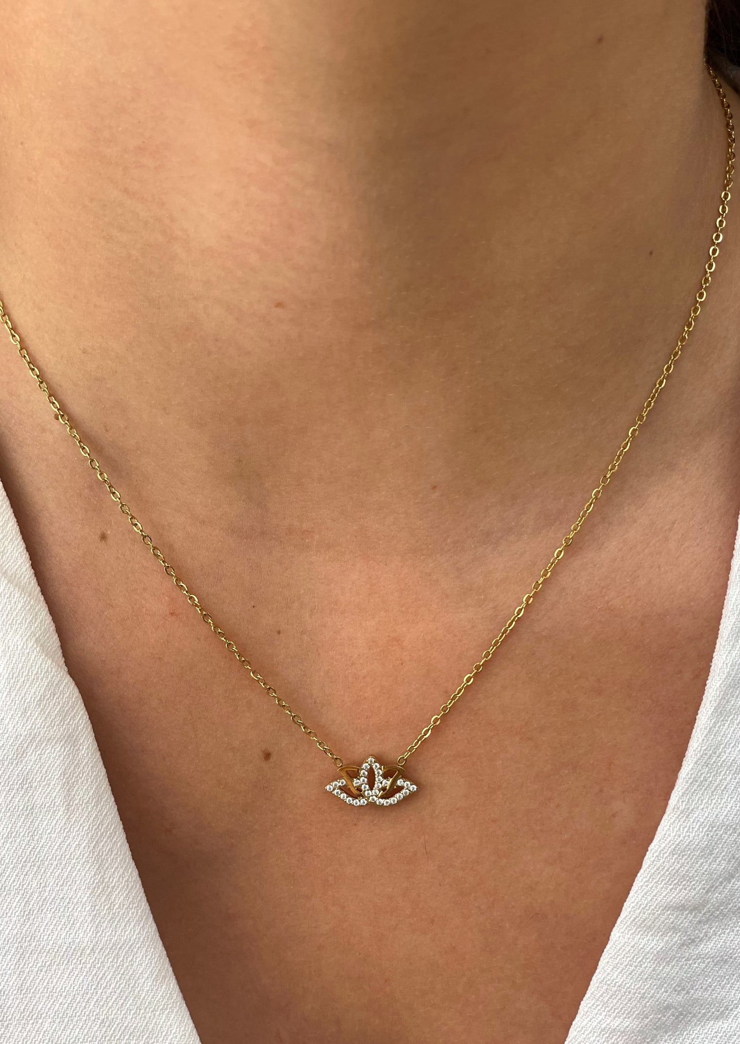 LOTUS - Collier fleur de lotus et zirconias