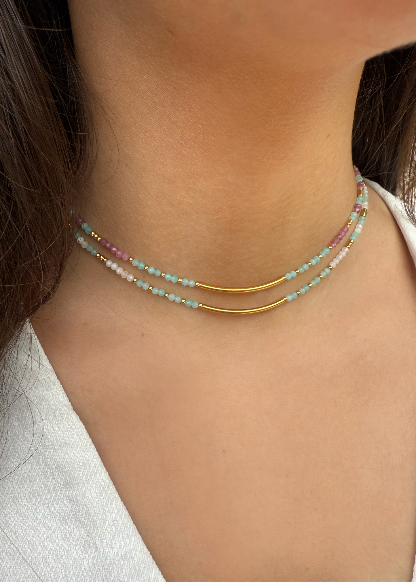 CARLA - Gold choker necklace with natural stones