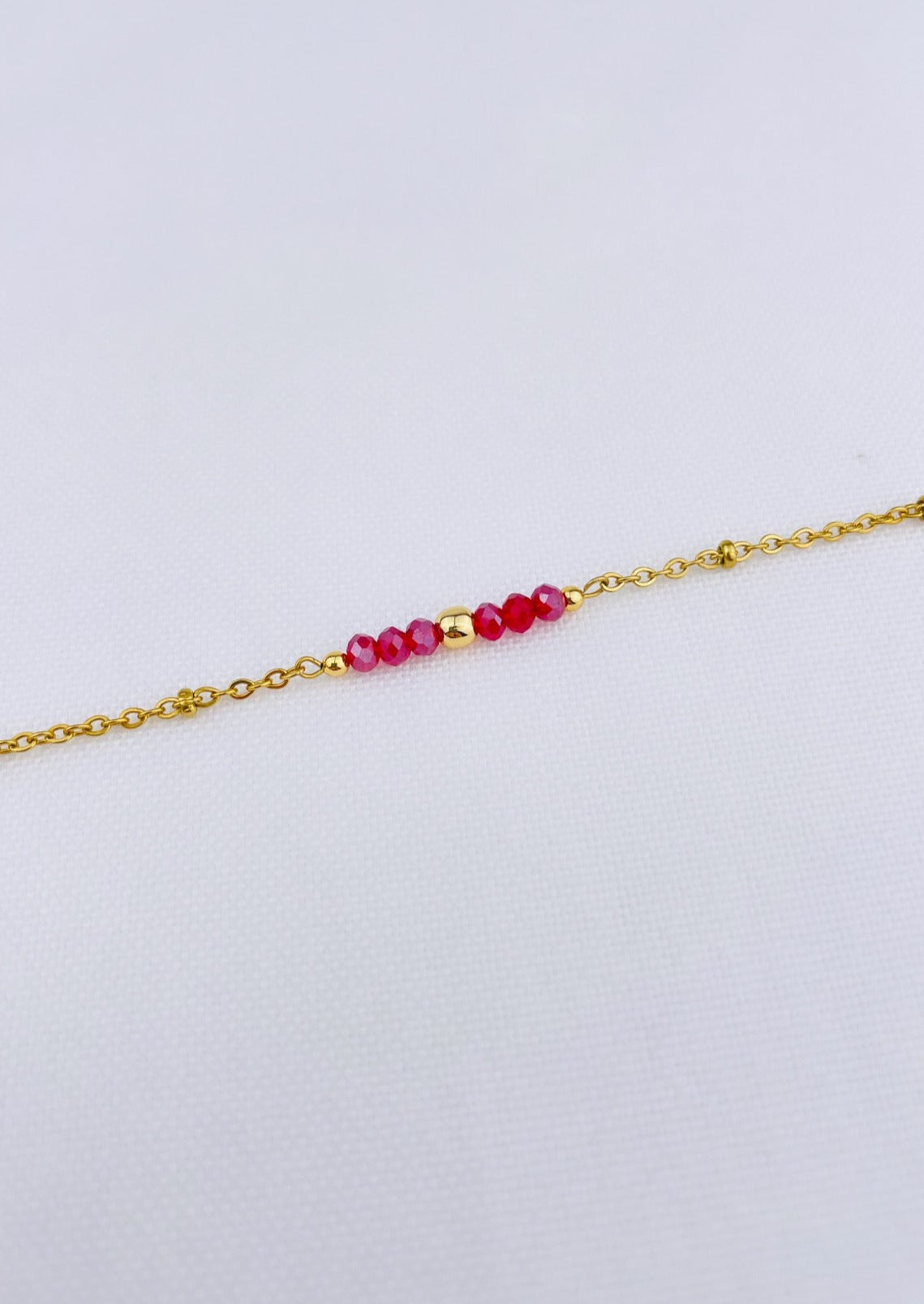 RUBY - Gold bracelet and red beads