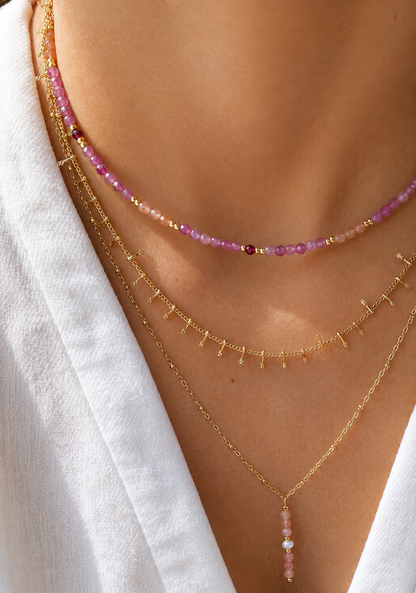Collier tourmaline, pierre de soleil, grenat, perle 24k 
Cadeau femme - cadeau symbolique 