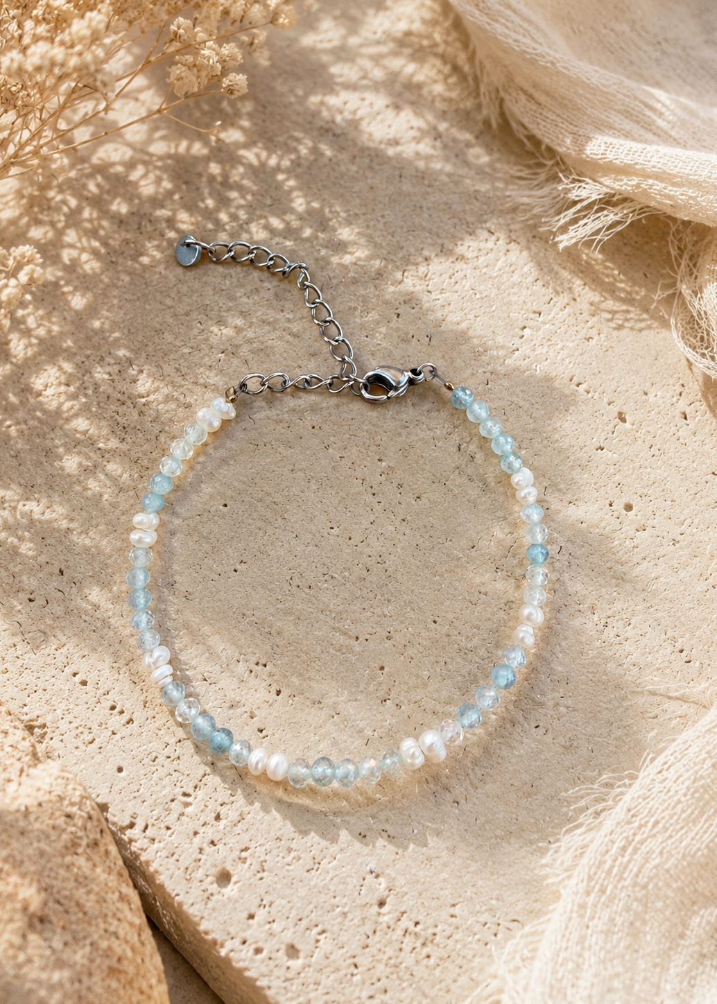 OLYA - Bracelet aigue marine et perles d’eau douce.