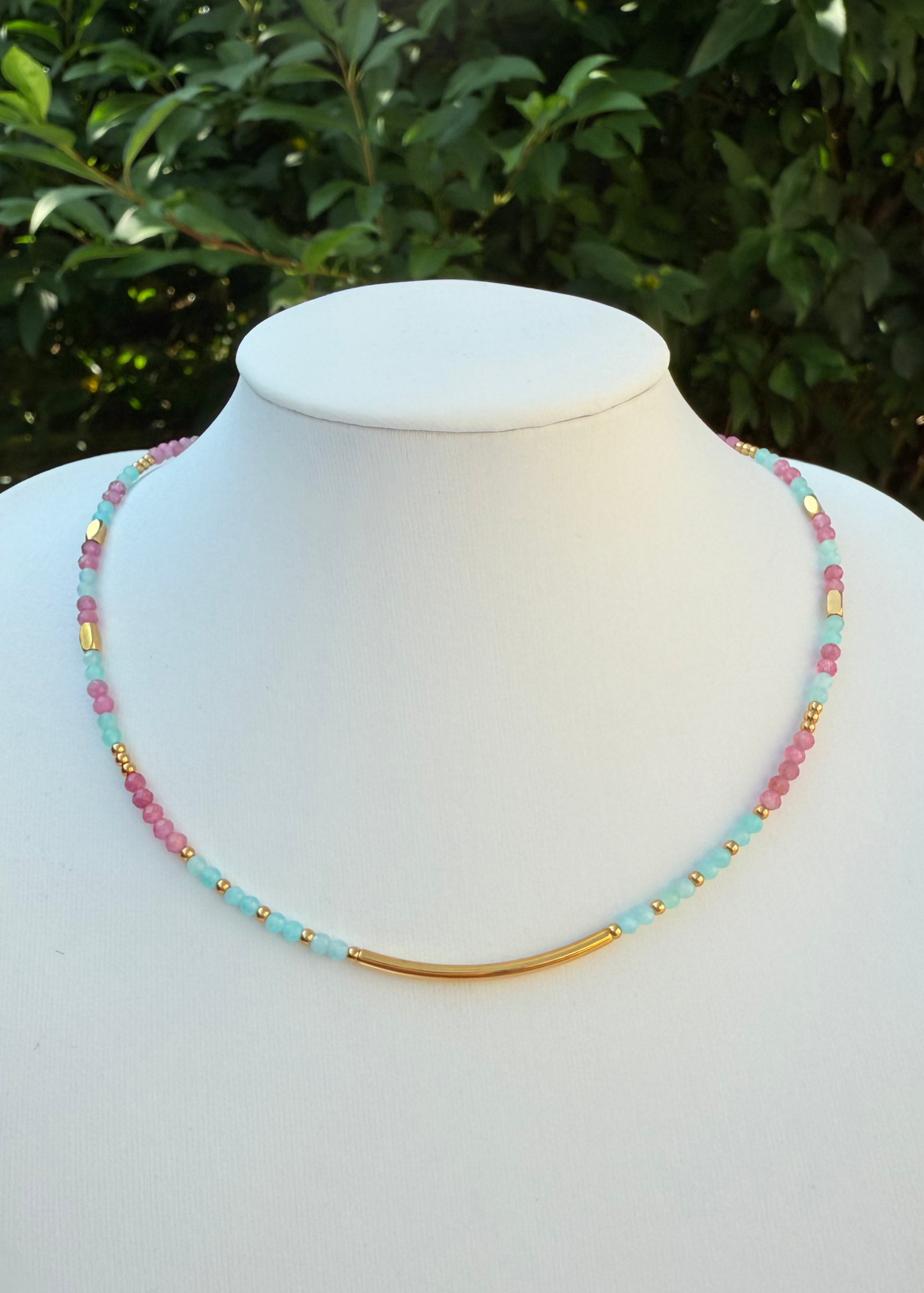 CARLA - Gold choker necklace with natural stones
