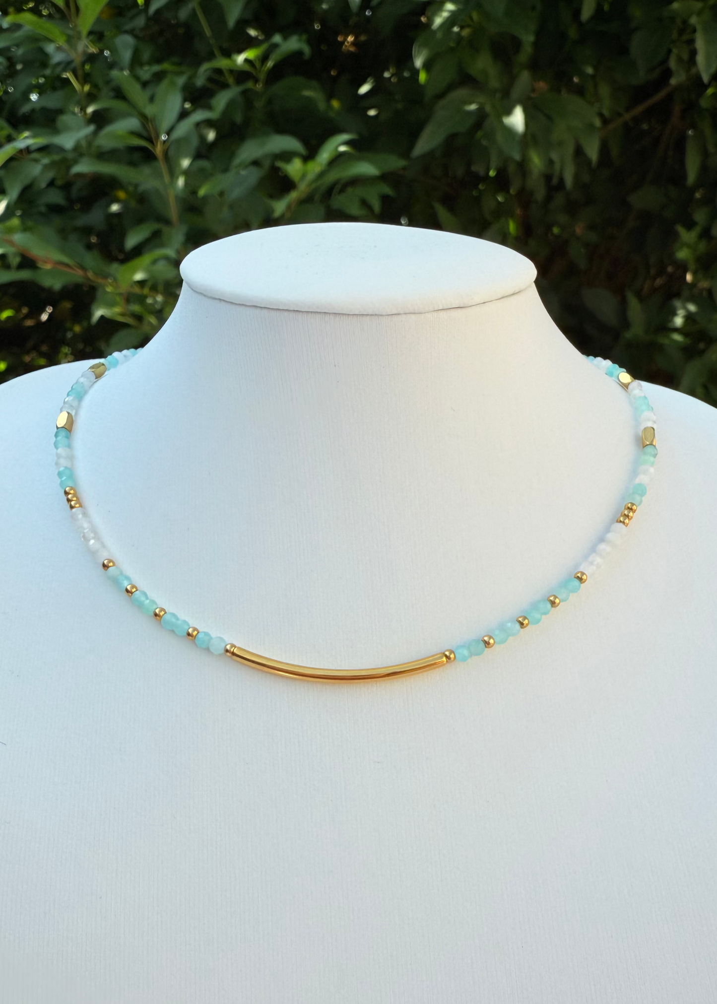 CARLA - Gold choker necklace with natural stones