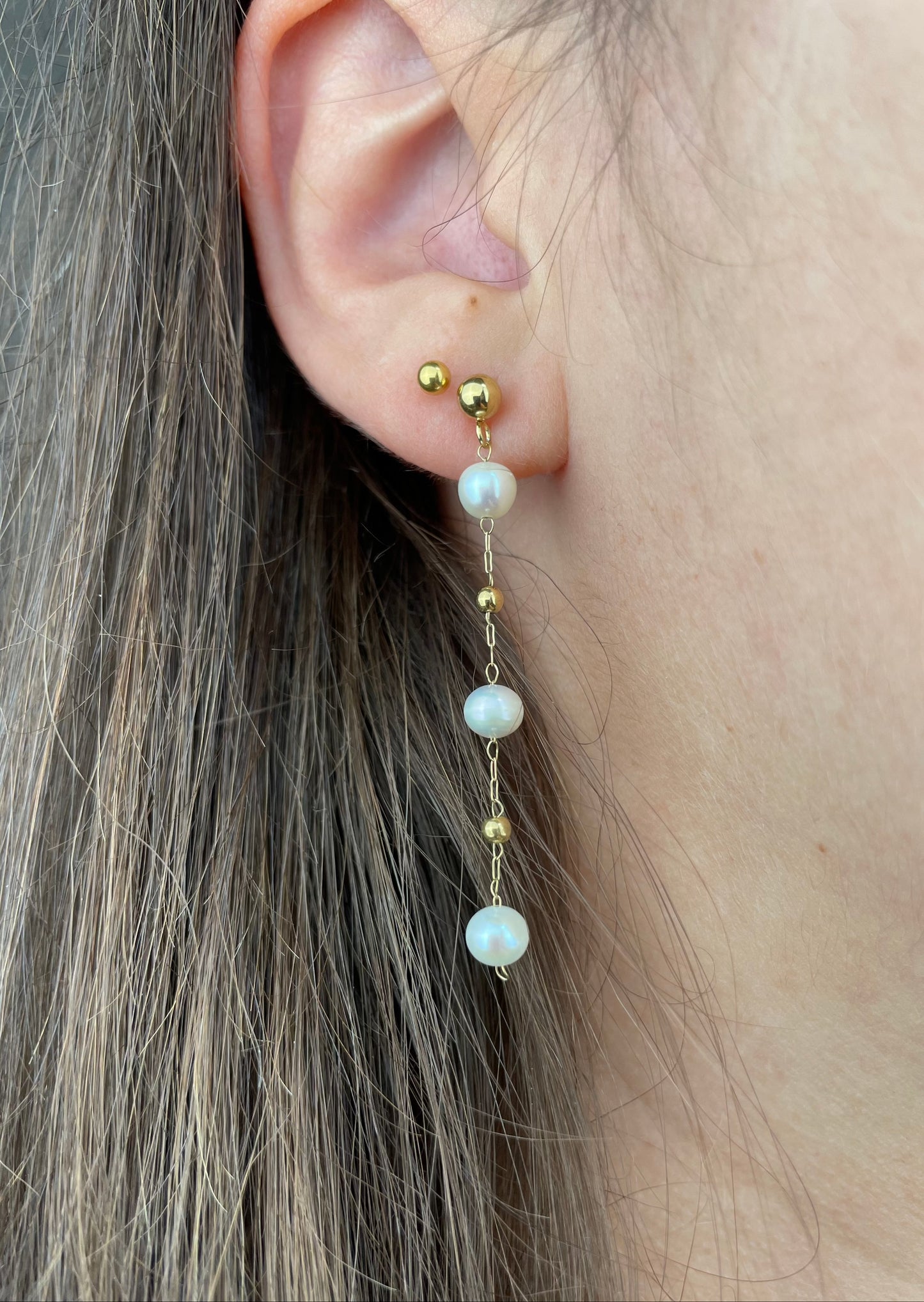 DELICATE - Dangling earrings and natural pearls