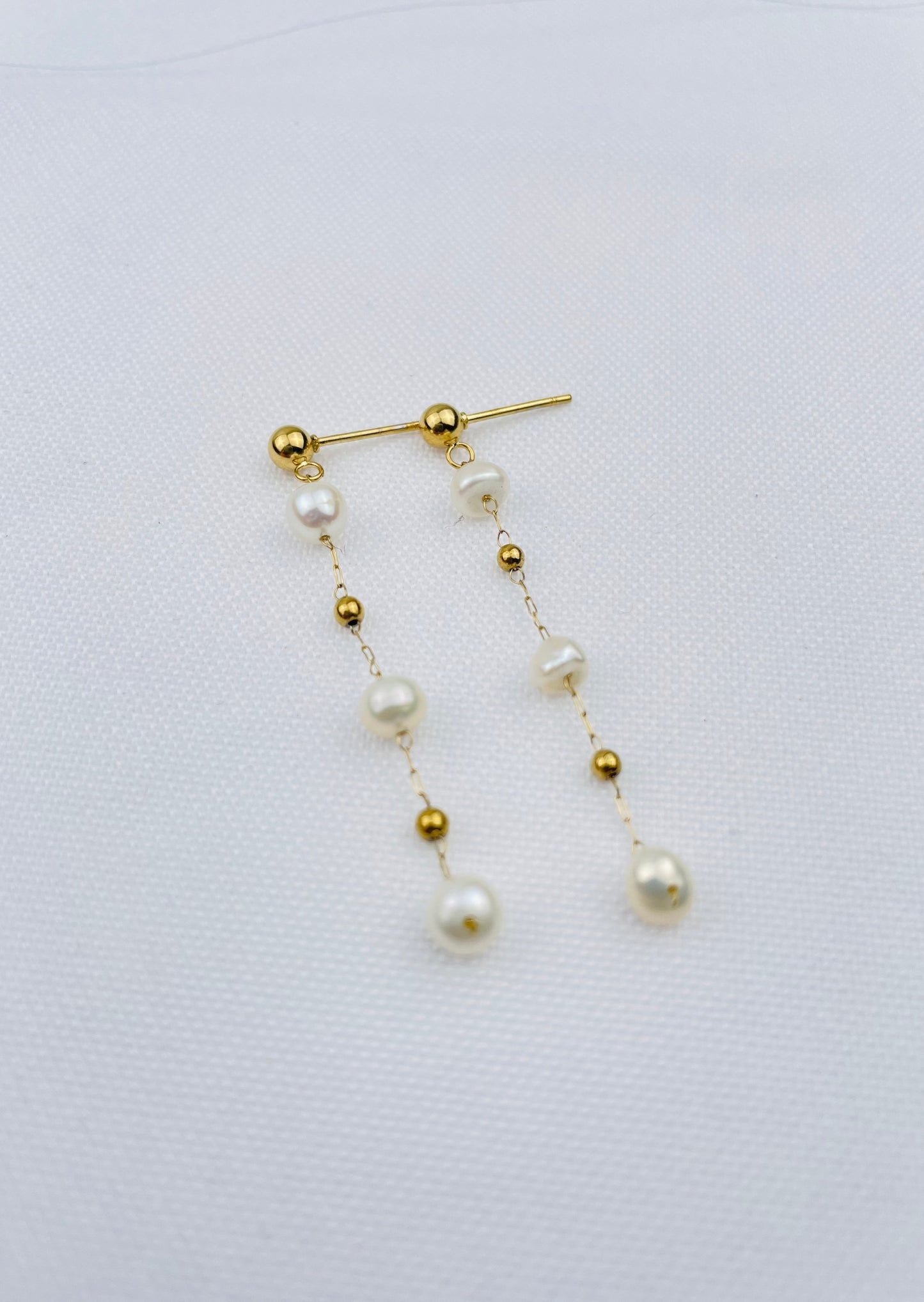 DELICATE - Boucles d'oreilles pendantes et perles naturelles