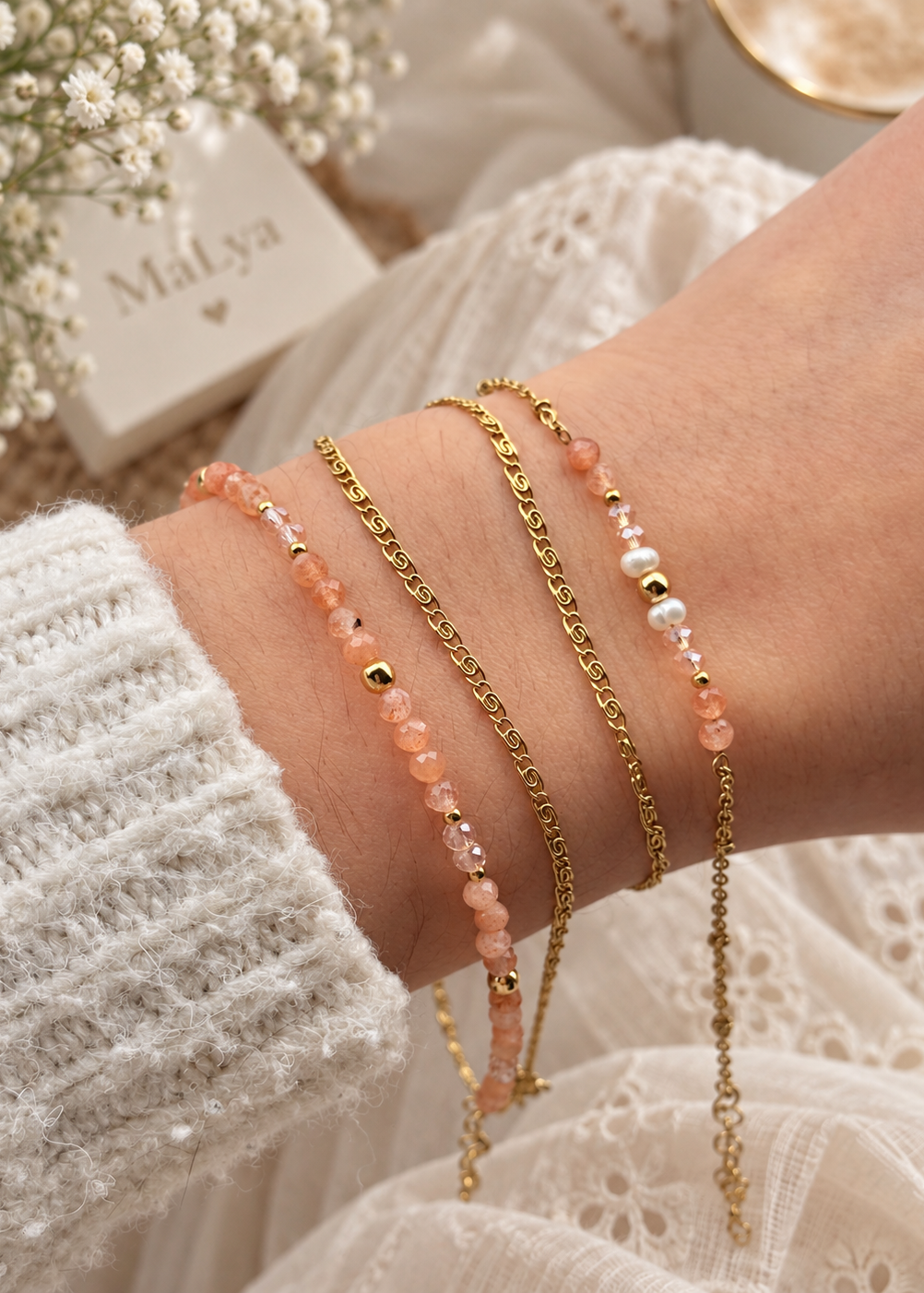 Jasmine - Bracelet pierre de soleil, perle en verre et acier inoxydable
