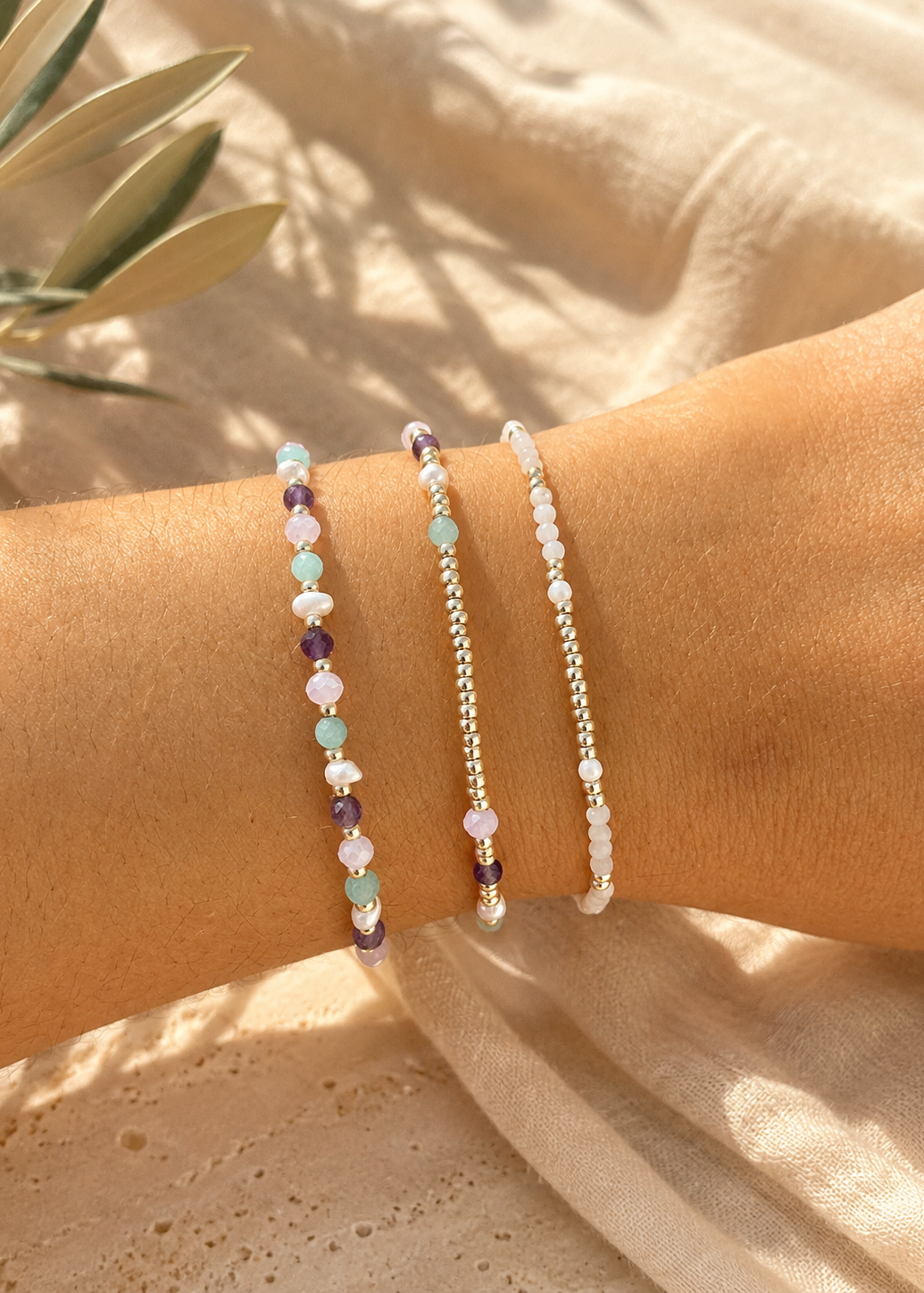 Trio de bracelets argentés pierres et perles